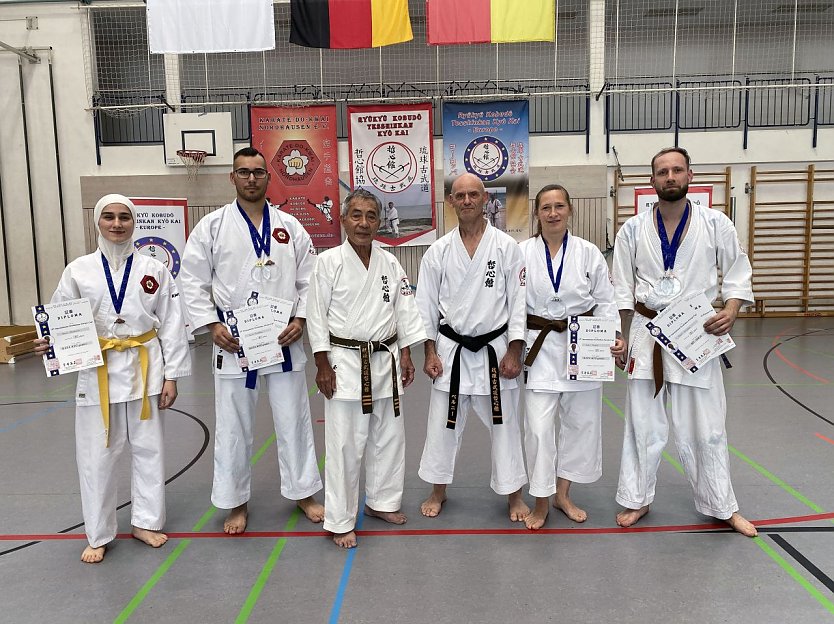 v.l.n.r.: Das Nordhäuser-Team - Hanan Khoshnaw, Kevin Freyberg, Tamayose Hidemi, Frank Pelny, Heike Prophet, Robert Zinecker (Foto: Karate Do Kwai)