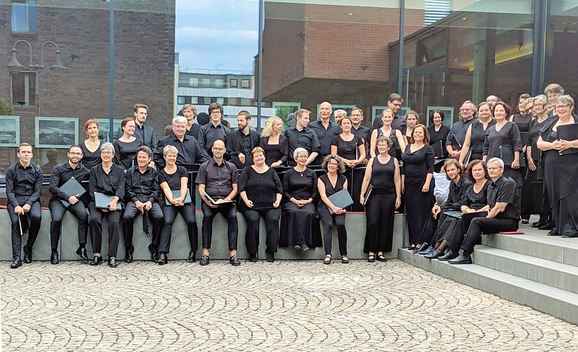 Gruppenfoto der Mitglieder des A-Capella Kammerchors 2019 (Foto: Deutsch-Deutsche Kammerchor)