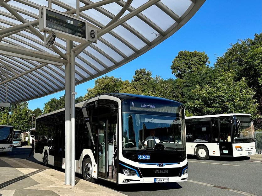 Auf Probefahrt im Eichsfeld: Die EW Bus testete den modernen Elektrobus in der vergangenen Woche unter anderem auf der Linie 4. (Foto: Eichsfeldwerke)