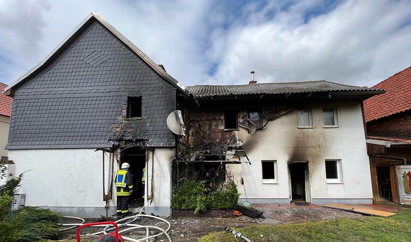 Wohnhausbrand in Görsbach am Nachmittag (Foto: S.Dietzel/Feuerwehr)
