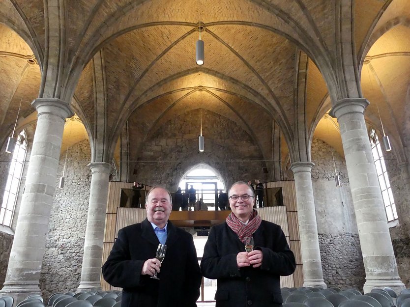 Martin Bischoff und Pfarrer Jochen Lenz bei der Eröffnung der Netzwerkkirche Ende 2022 (Foto: Evangelischer Kirchenkreis Südharz)