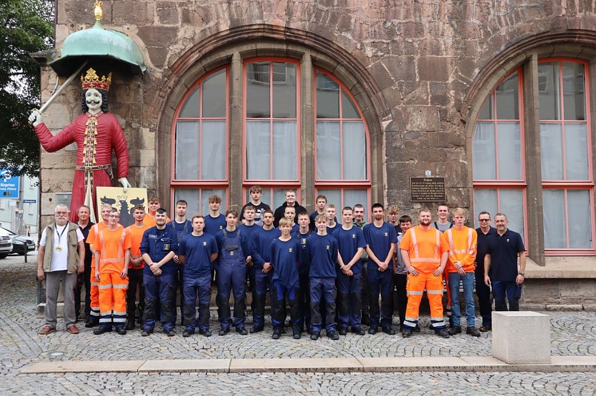 Zum Ausbildungsbeginn machten die neuen Azubis einen Stadtrundgang. &#8232;            Einer der Auszubildenden konnte an der Stadtführung nicht teilnehmen.  (Foto: Schachtbau Nordhausen)