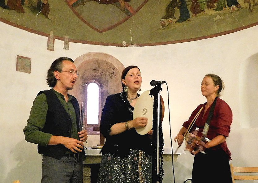 Folk-Trio Aurago in der Altstädter Kirche (Foto: Peter Zimmer)