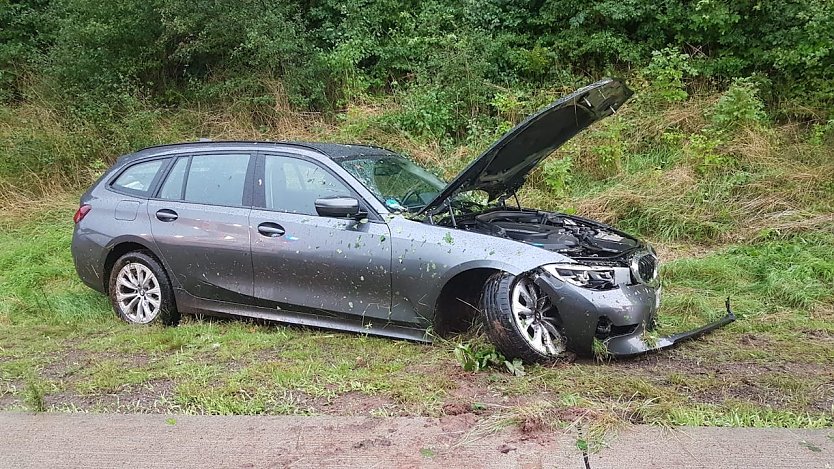 Von der Autobahn gerutscht (Foto: S.Dietzel)