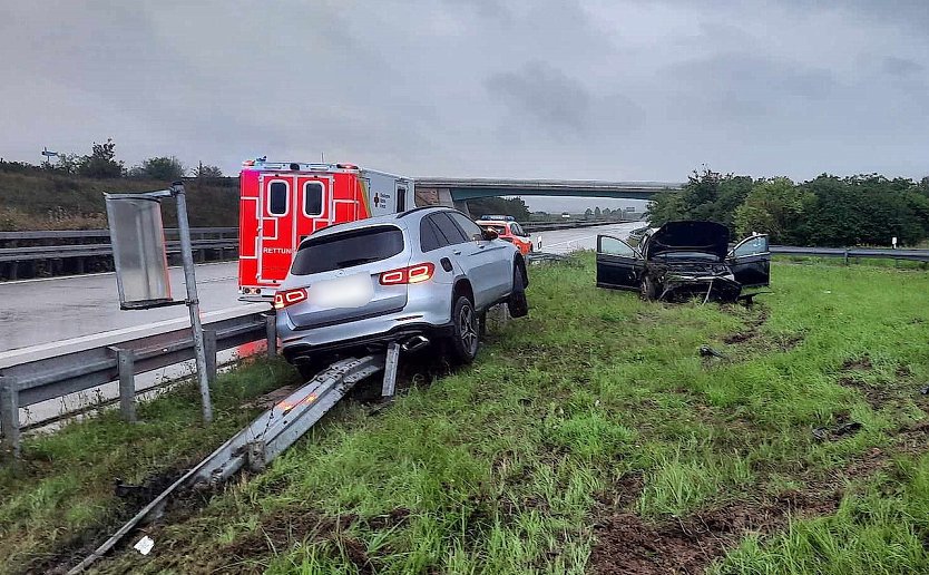 Unfall auf der Autobahn (Foto: Feuerwehr Artern)