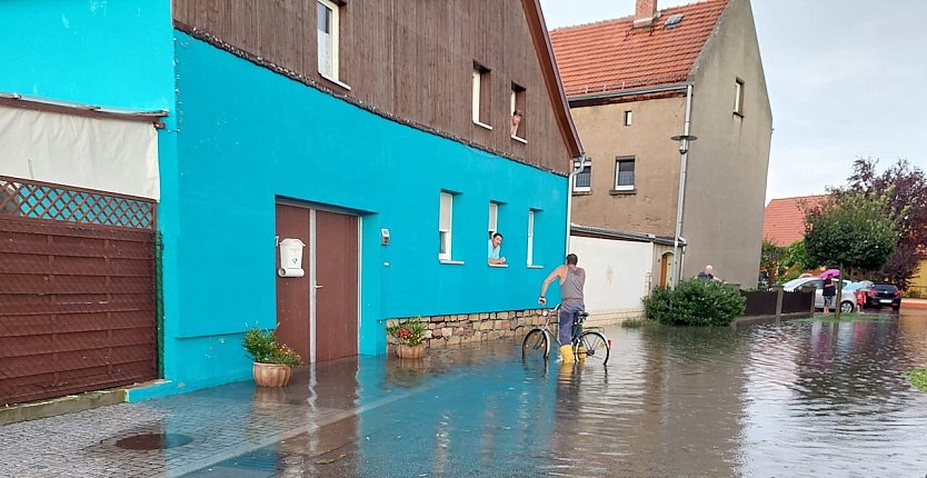 Überflutungen durch Starkregen in mehreren Orten des Kyffhäuserkreises (Foto: Feuerwehr)