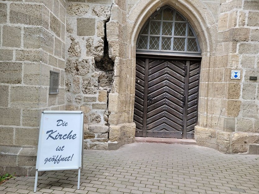 Risse im Mauerwerk der Blasii-Kirche (Foto: Evangelischer Kirchenkreis Südharz)