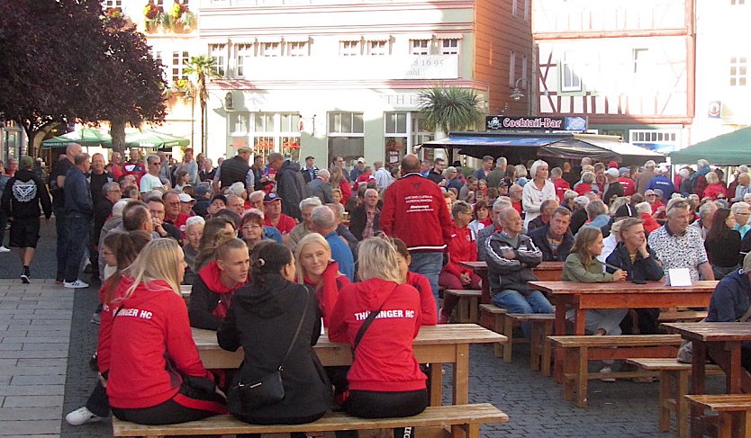 Volksfeststimmung gestern bei der Saisoneröffnung des THC (Foto: oas)