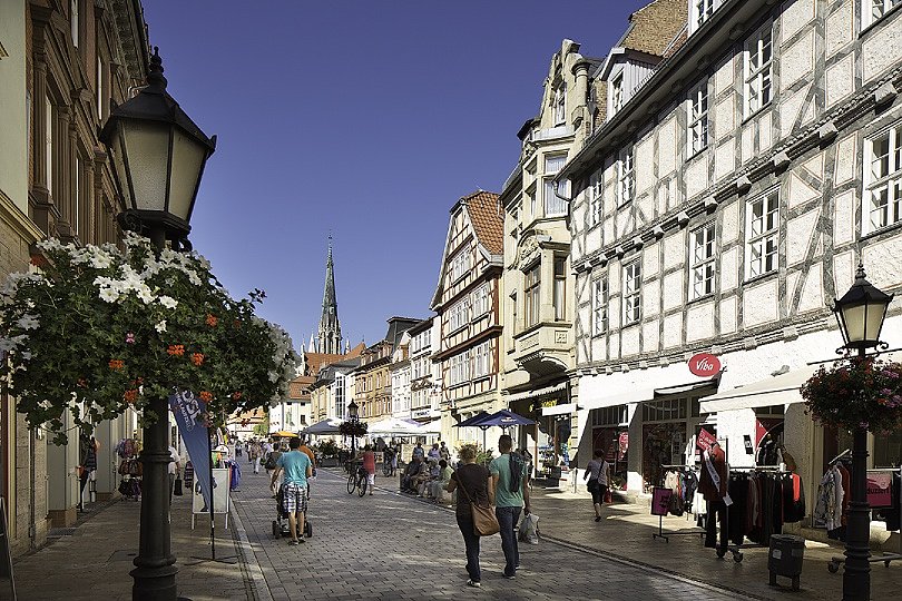 Einkaufsstraße Steinweg in Mühlhausen (Foto: Tino Sieland © Stadt Mühlhausen)