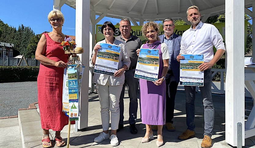 Petra Gerlach, Christine Lieberknecht, Andreas Schmidt, Birgit Pommer, Stefan Nüßle und Stephan Klante freuen sich auf den 31. Thüringer Wandertag in Ilfeld (Foto: oas)