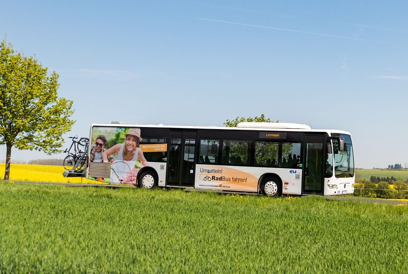 Mit dem RadBus geht es für die Tour-Teilnehmer entlang einer alten Bahnstrecke vom Südeichsfeld bis ins Werratal (Foto: Alexander Klingebiel)