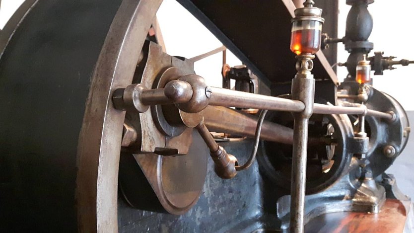 Die Dampfmaschine der Traditionsbrennerei (Foto: Echte Nordhäuser Traditionsbrennerei)