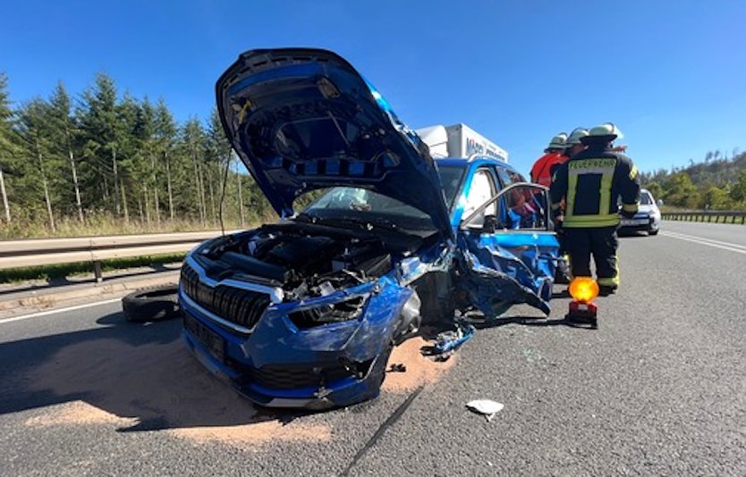 Hoher Sachschaden und zwei Verletzte bei Unfall auf der B4 Ortsumfahrung Sondershausen in Richtung Nordhausen (Foto: S. Dietzel)