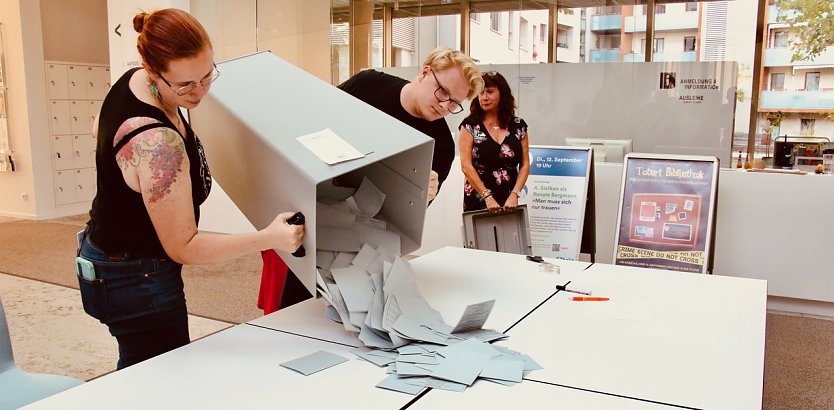 Die Auszählung hat begonnen (Foto: nnz)