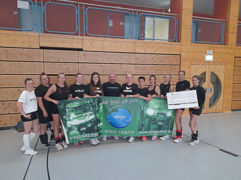 Olingo unterstützt Volleyballerinnen aus Bleicherode (Foto: Andre Kretzschmar)