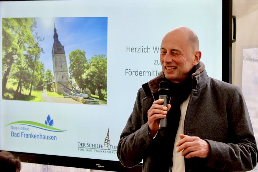 Im Januar 2022 übergab Minister Tiefensee einen Fördermittelbescheid an die Stadt Bad Frankenhausen für die touristische Erschließung des Schiefen Turms (Foto: Eva Maria Wiegand)