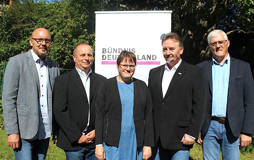 Der Landesvorstand Thüringen von Bündnis Deutschland. V.l.n.r.: Jürgen Krausse, Michel Kubig, Claudia Schiffer, Oliver Franke und Andreas Lesti (es fehlt Doreen Martin). (Foto: Bündnis Deutschland Thüringen)