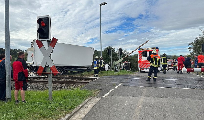Unfall am Bahnübergang in Birkungen (Foto: Feuerwehr Breitenworbis/Silvio Dietzel)