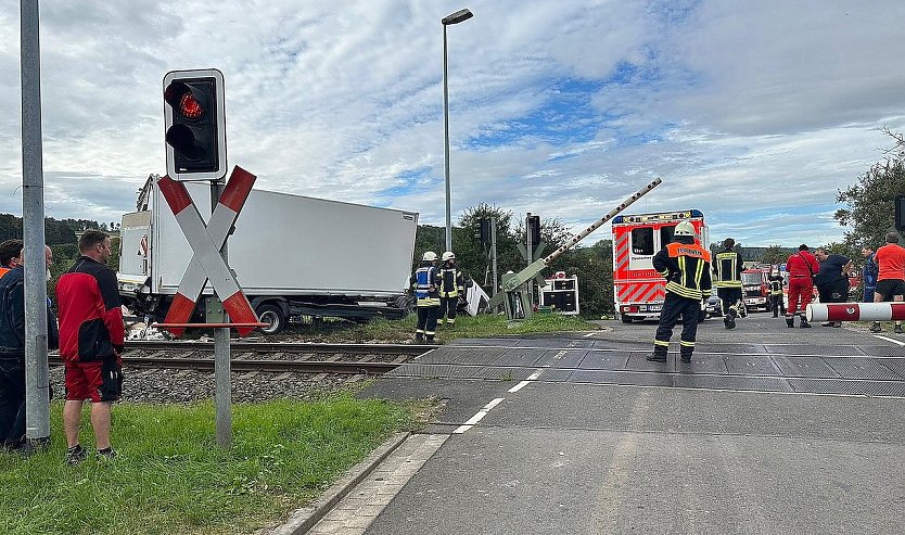 Unfall am Bahnübergang in Birkungen (Foto: Feuerwehr Breitenworbis/Silvio Dietzel)