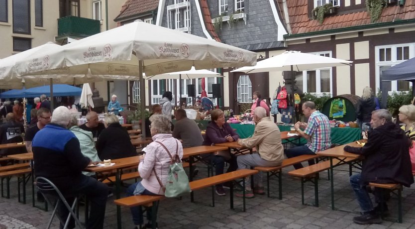 Schon zu Beginn des Festes waren die Plätze gut belegt. (Foto: Kurt Frank)