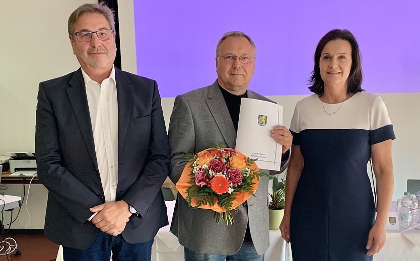 Jürgen Rauschenbach (Grüne) Bild Mitte- wurde zum Zweiten Beigeordneten gewählt. Landrätin Antje-Hochwind-Schneidser (SPD); Raimund Scheja - Erste Beigeordneter (CDU) linke im Bild (Foto: Eva Maria Wiegand)