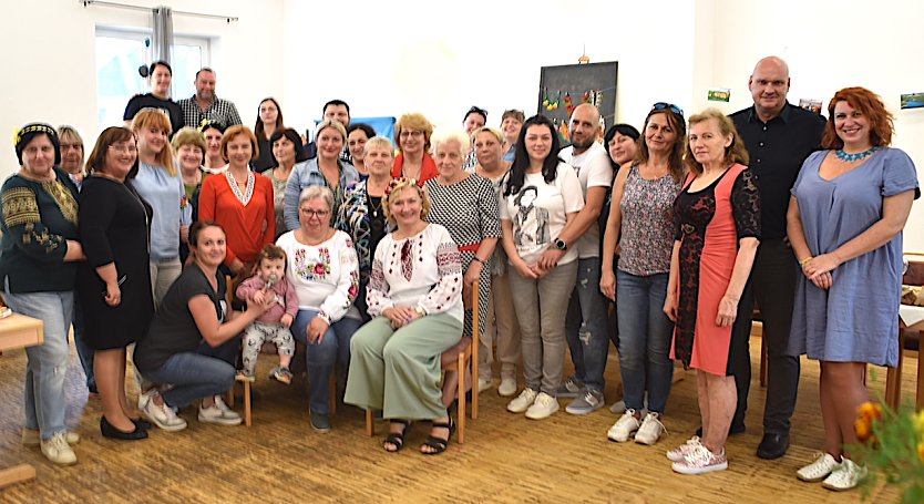 Ein Dankeschön an die Stadt Sondershausen. Bürgermeister von Sondershausen, Steffen Grimm (2.v.re.) (Foto: Cornelia Heuer)