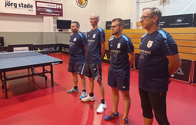 vrnl: Rene Engel, Manuel Gaßmann, Johann Atrat, Bernhard Heß - steuerte 2,5 Punkte zum Sieg bei (Foto: Bernd Bilke)