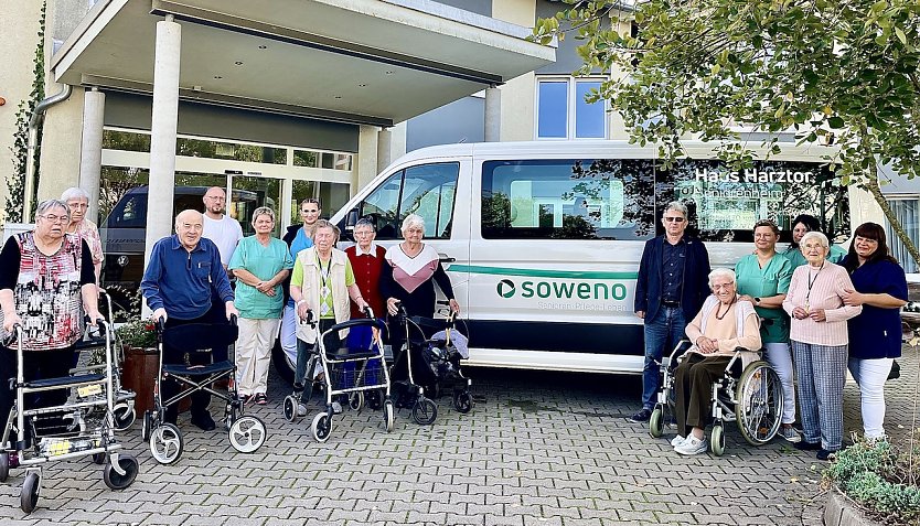 Ein neuer Bus für das Seniorenheim in Niedersachswerfen (Foto: soweno)