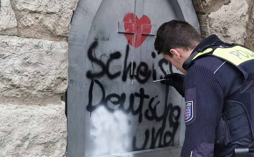 Die Polizei untersuchte heute auf dem Petersberg in Nordhausen Graffiti Schmierereien  (Foto: S. Dietzel)
