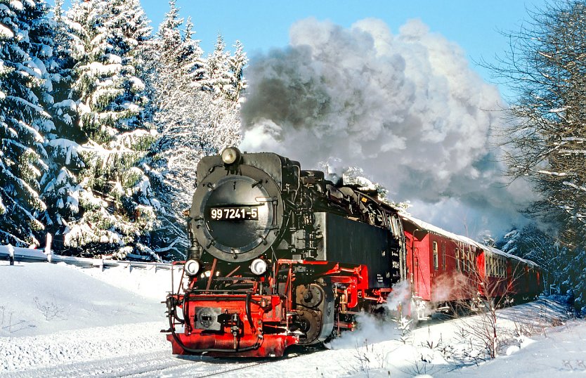 Mit Volldampf in den Winter: Vom 1. November bis zum 25. April 2024 gilt der neue Winterfahrplan der Harzer Schmalspurbahnen (Foto: HSB/Volker Schadach)