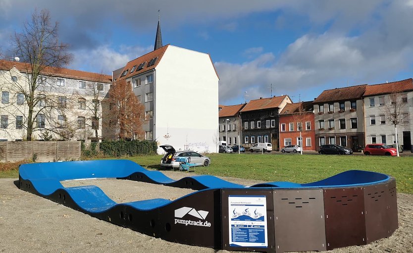 Die mobile Pumptrackanlage nach der Fertigstellung (Foto: Stadtverwaltung Mühlhausen)