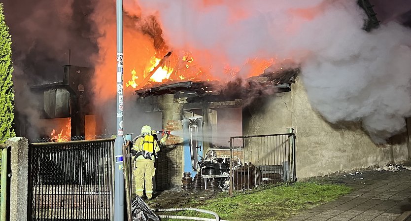 Großbrand heute Morgen in Bebra (Foto: Silvio Dietzel)