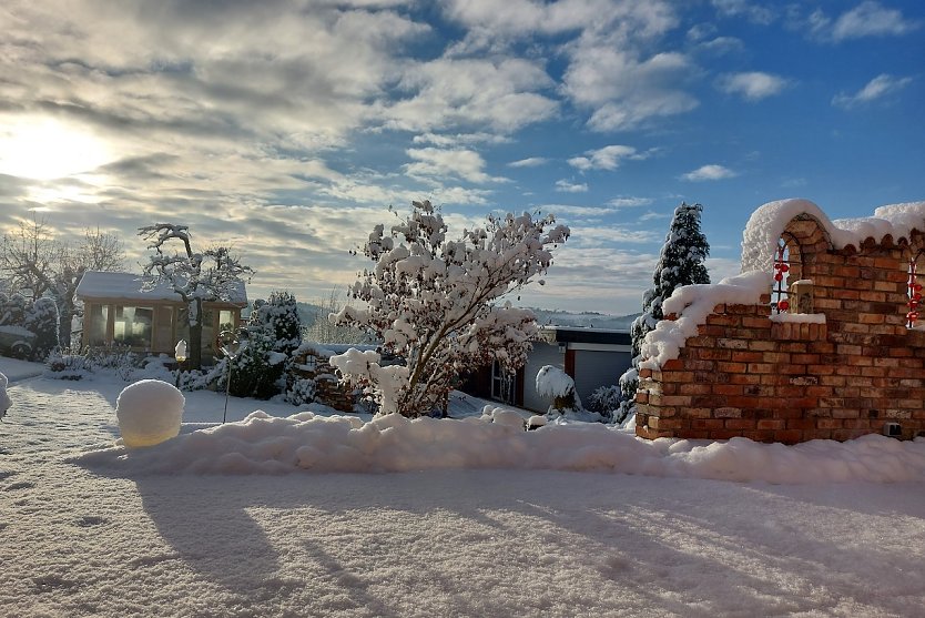 Winteridylle im Garten  (Foto: Sandra Dempwolf aus Ellrich)