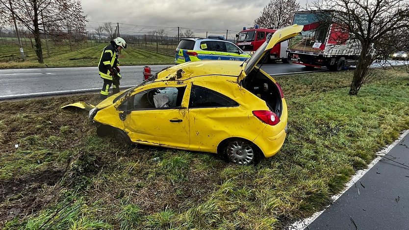 Zwei Verletzte bei gescheitertem Überholvorgang (Foto: Feuerwehr Heringen / Silvio Dietzel)