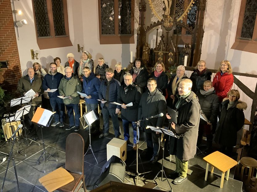 Am kommenden Donnerstag freut man sich in der Ilfedler Kirche auf das Weihnachtskonzert der Chöre (Foto: Christine Heimrich)