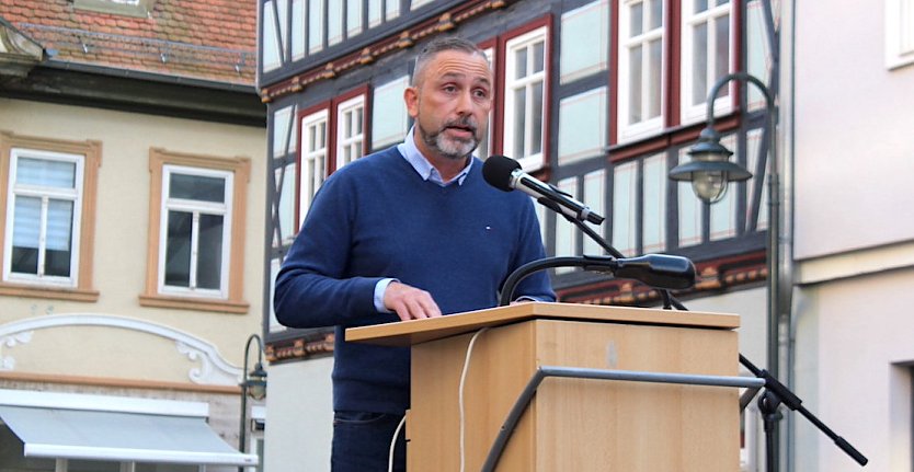Ruft wie hier im Oktober 2022 erneut zu einer Protestkundgebung gegen die Regierungspolitik auf: Bad Langensalzas Bürgermeister Matthias Reinz (Foto: uhz Archiv)