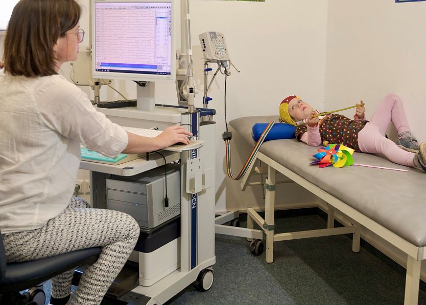 Behandlung im SPZ (Foto: Eichsfeld Klinikum Studio1)