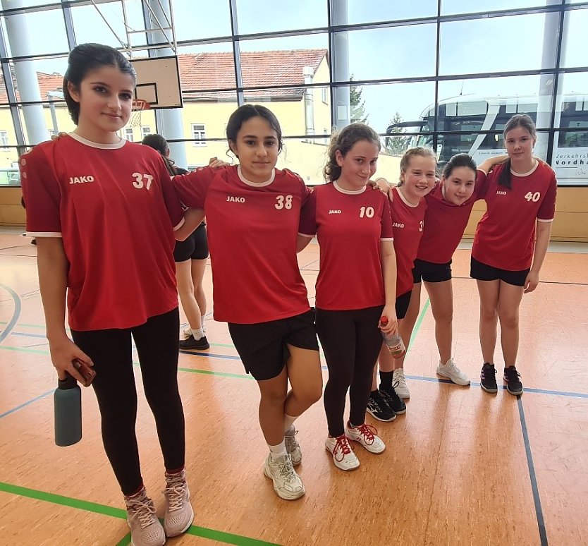  Wettkampfklasse III  von links - Halima Lahlou, Amara Martin, Helene Gruppe, Emilia Bühling, Susann Kühne, Lilly Rosch (Foto: C.Bauersfeld)