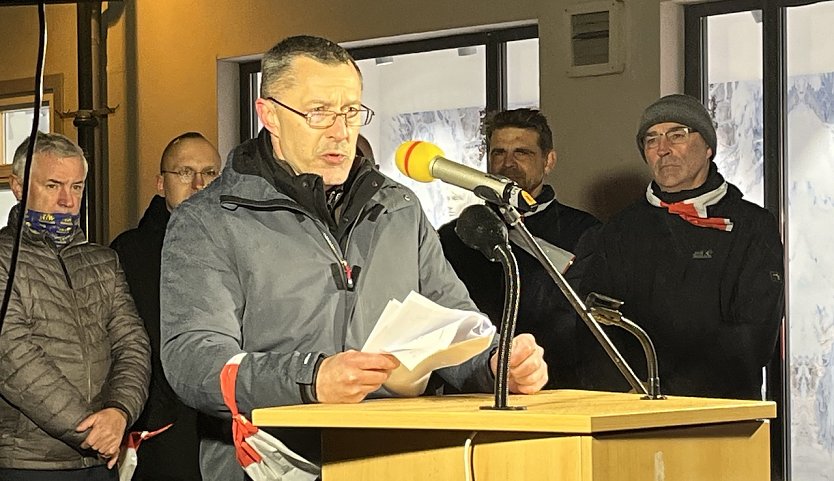 Knut Lochmüller sprach für die protestierenden Bauern und kündigte weiter Widerstand an (Foto: oas)