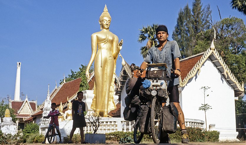 Thomas Meixner: Hier vor einem Thailändischen Tempel (Foto: T.Meixner)