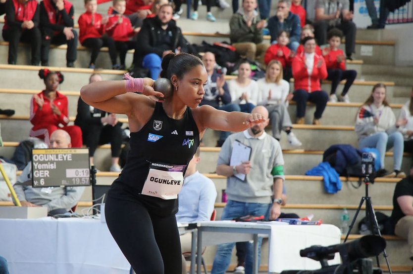 Yemisi Ogunleye knackte den Hallenrekord aus 2003 und siegte bei den Damen (Foto: agl)