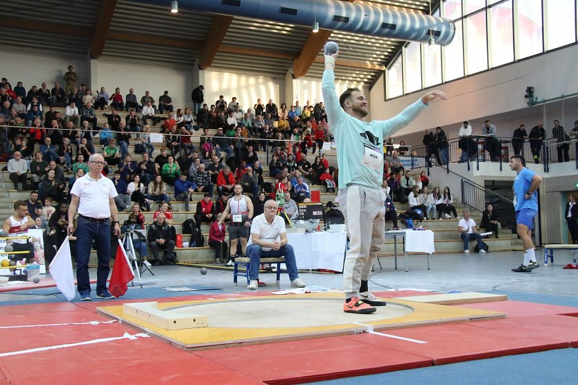 Im Duell mit Landsmann Fabbri legte Zane Weir im vierten Anlauf die Messlatte für den Wettkampf: 21.84 Meter (Foto: agl)