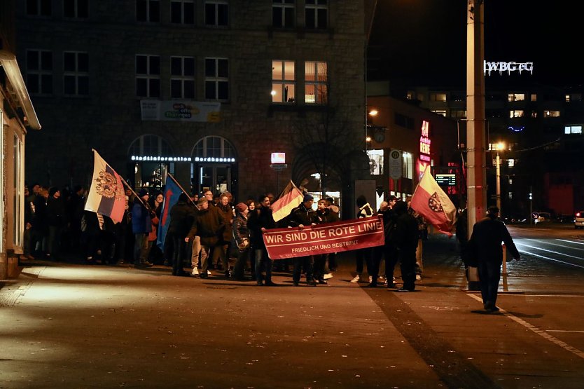 Pünktlich ging es für die "Spaziergänger" auf den Montagsmarsch (Foto: agl)