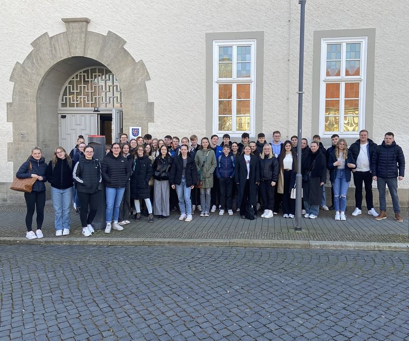 Schillers vor Gericht - die Bleicheröder Schülerinnen und Schüler besuchten das Amtsgericht Mühlhausen (Foto: Schillergymnasium Bleicherode)