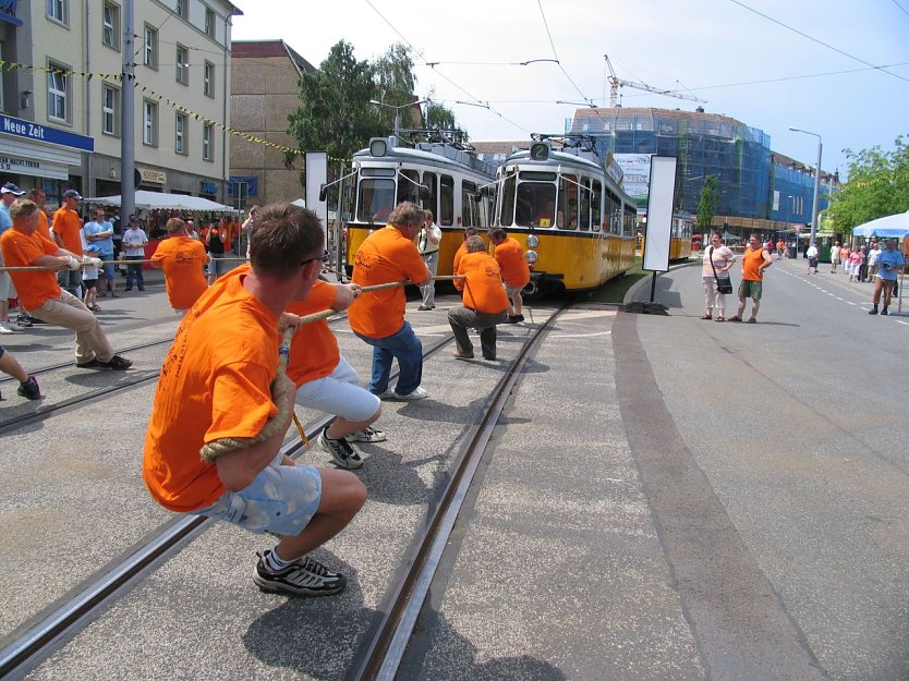 Anlässlich des Jubiläums der Linie 10 wird es zum Rolandsfest wieder ein Straßenbahnwettziehen geben (Foto: Stadt Nordhausen, 2014)