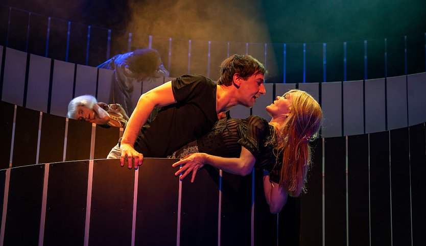 Theater Rudolstadt mit Romeo und Julia: Darsteller Klaudia Raabe und Johannes Geißer (Foto: Anke Neugebauer)