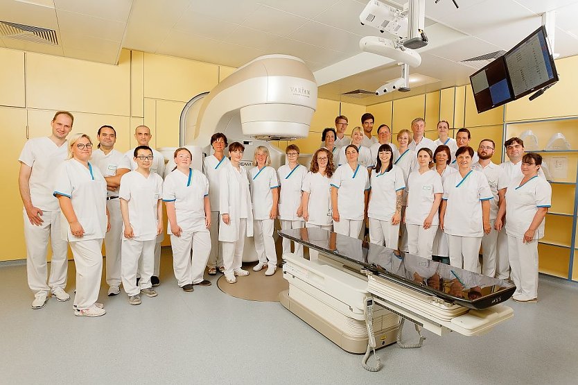 Das Team der Strahlentherapie und Radioonkologie mit Chefärztin Dr. Bettina Hentschel (8. von links). (Foto: SHK)
