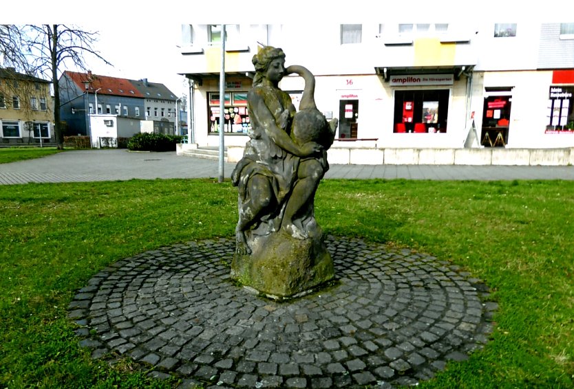 Die restaurierte Figurengruppe nahe der Arnoldstraße seit 2008 (Foto: Heidelore Kneffel)