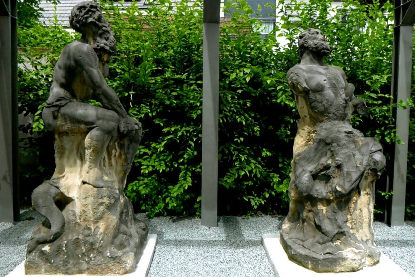 Die mythologischen Figuren des Triton und des Laokoon im Lapidarium des stadtgeschichtlichen Museums in Nordhausen (Foto: Heidelore Kneffel)
