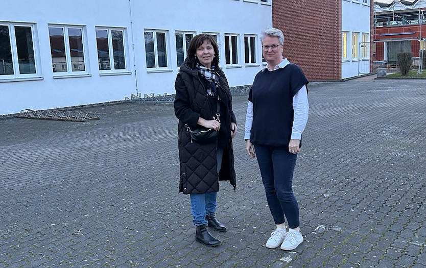 Die Ausschussvorsitzende Carola Böck und Schulleiterin Ines Börner (Foto: Pressestelle Landratsamt)